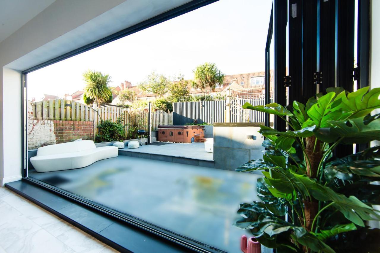 Rounton Villa By Maison Parfaite - Hot Tub - Sea Views - Parking 罗宾胡兹贝 外观 照片